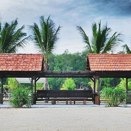 Hs Farm Waterpark Hotel Muar Eksteriør billede