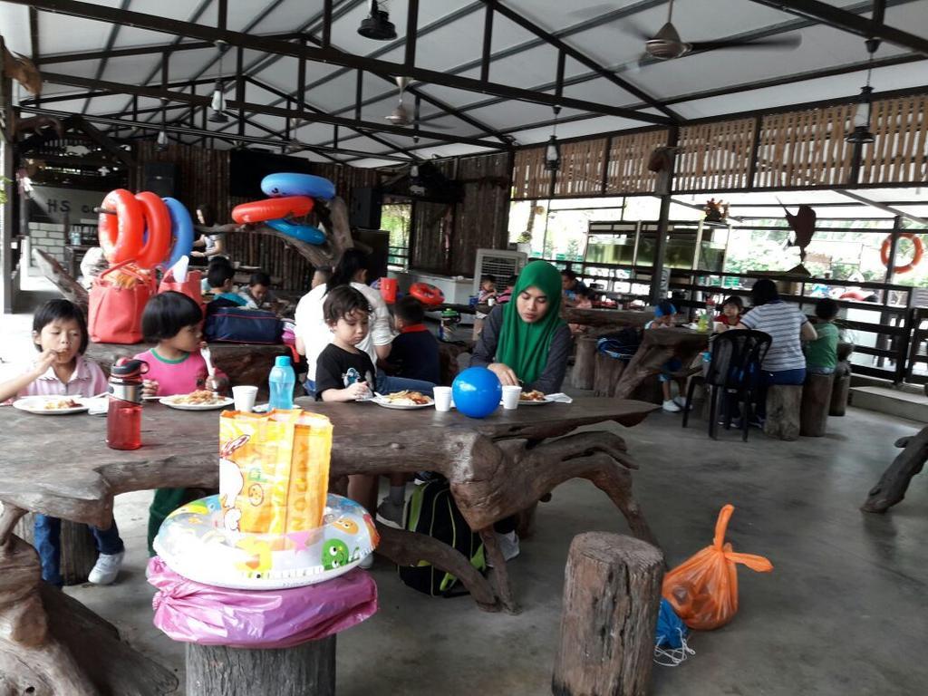 Hs Farm Waterpark Hotel Muar Eksteriør billede