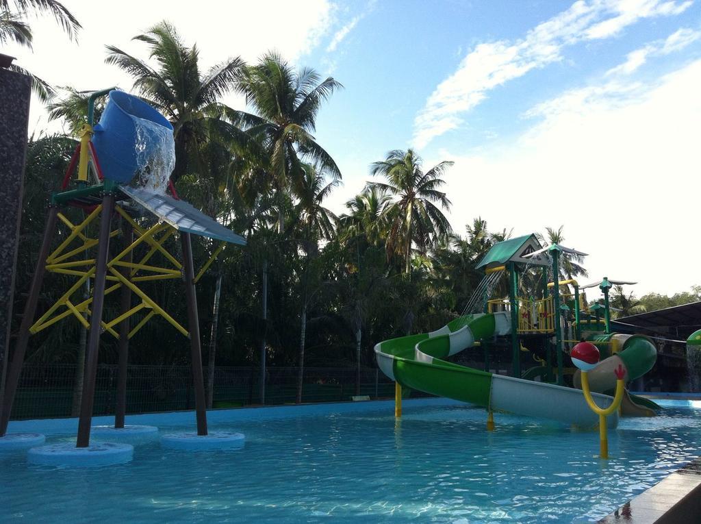 Hs Farm Waterpark Hotel Muar Eksteriør billede