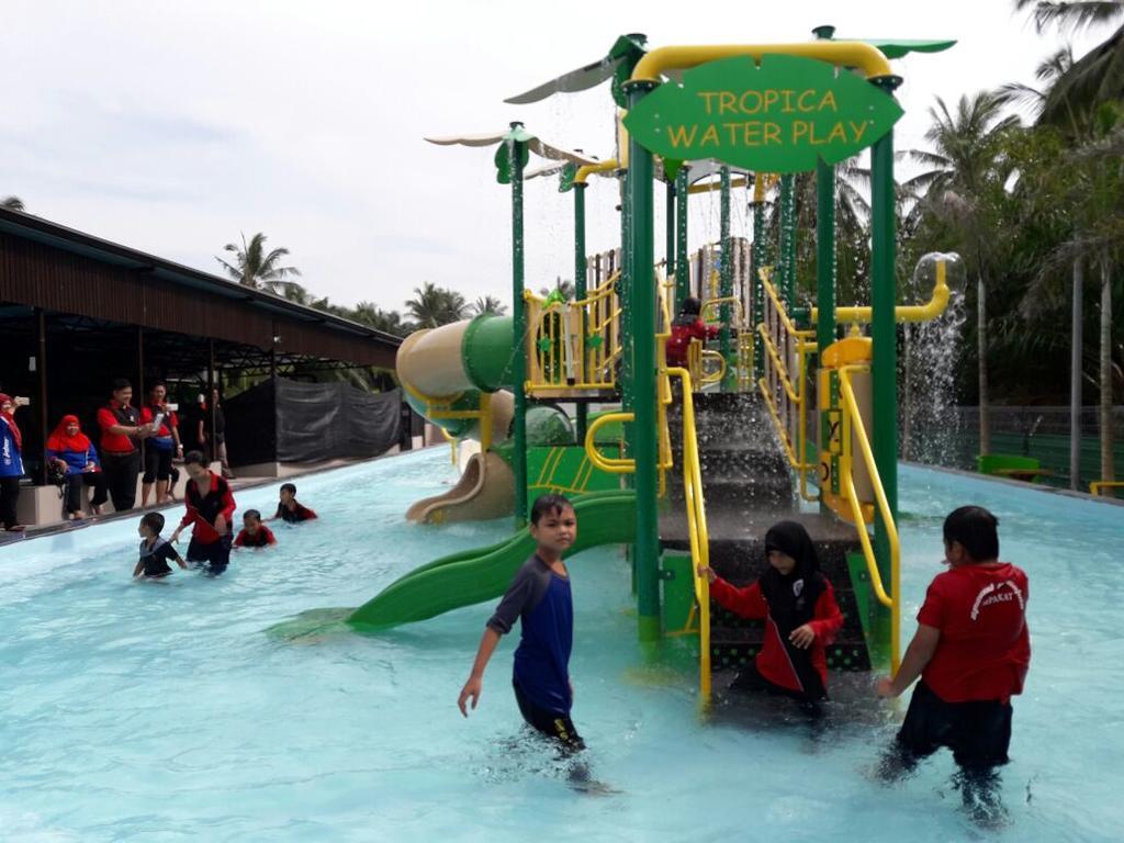 Hs Farm Waterpark Hotel Muar Eksteriør billede